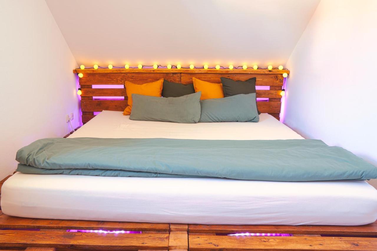 Bavaria - Zentral Mit Stellplatz, Kueche & Netflix Apartment *
